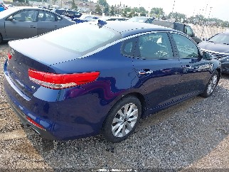 2017 Kia Optima, VIN 5XXGU4L32HG177546. Фото 4 з 6 з аукціону IAAI. Каталог авто зі США OpenDataCar.