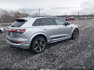 2022 Audi e-tron S, VIN WA1ACBGE3NB039633. Фото 4 из 6 с аукциона IAAI. Каталог авто из США OpenDataCar.