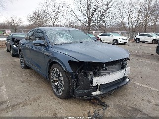 2024 Audi Q8, VIN WA1CAAGE7RB039374. Фото 1 з 6 з аукціону IAAI. Каталог авто зі США OpenDataCar.
