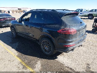 2017 Porsche Cayenne, VIN WP1AA2A24HKA88045. Фото 3 з 6 з аукціону IAAI. Каталог авто зі США OpenDataCar.