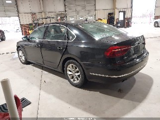 2017 Volkswagen Passat, VIN 1VWAT7A33HC016519. Фото 3 з 6 з аукціону IAAI. Каталог авто зі США OpenDataCar.