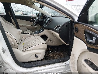 2015 Chrysler 200, VIN 1C3CCCCG4FN633759. Фото 5 из 6 с аукциона IAAI. Каталог авто из США OpenDataCar.