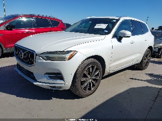 2018 Volvo XC60, VIN YV4102RL6J1008156. Фото 2 з 6 з аукціону IAAI. Каталог авто зі США OpenDataCar.