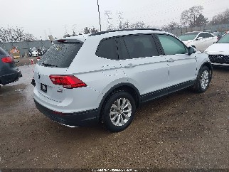 2018 Volkswagen Tiguan, VIN 3VV0B7AX5JM071211. Zdjęcie 4 z 6 z aukcji IAAI. Katalog aut z USA OpenDataCar.