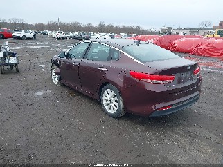 2016 Kia Optima, VIN 5XXGU4L32GG071967. Фото 3 из 6 с аукциона IAAI. Каталог авто из США OpenDataCar.