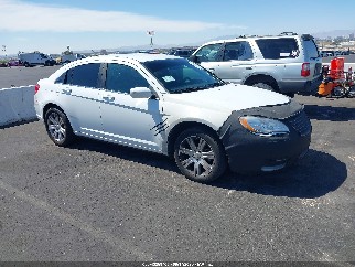 2013 Chrysler 200, VIN 1C3CCBAB2DN669920. Zdjęcie 1 z 6 z aukcji IAAI. Katalog aut z USA OpenDataCar.
