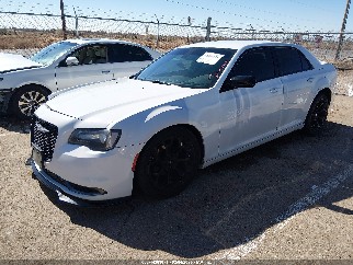 2018 Chrysler 300, VIN 2C3CCAAG2JH244109. Фото 2 з 6 з аукціону IAAI. Каталог авто зі США OpenDataCar.