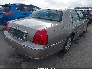 2003 Lincoln Town Car, VIN 1LNHM82W63Y693150. Фото 4 з 6 з аукціону IAAI. Каталог авто зі США OpenDataCar.