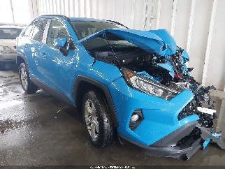 2021 Toyota RAV4, VIN 2T3W1RFV1MW122981. Фото 1 з 6 з аукціону IAAI. Каталог авто зі США OpenDataCar.