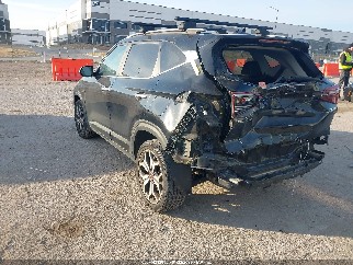 2021 Kia Seltos, VIN KNDETCA29M7205392. Zdjęcie 3 z 6 z aukcji IAAI. Katalog aut z USA OpenDataCar.