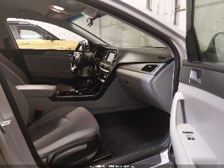 2019 Hyundai Sonata, VIN 5NPE24AF0KH820367. Фото 5 з 6 з аукціону IAAI. Каталог авто зі США OpenDataCar.