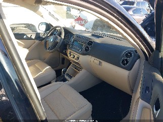 2012 Volkswagen Tiguan, VIN WVGAV7AX0CW582317. Фото 5 з 6 з аукціону IAAI. Каталог авто зі США OpenDataCar.