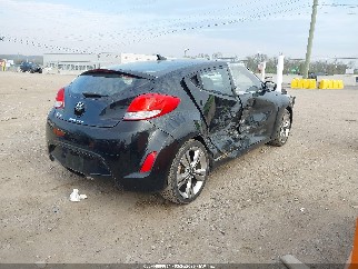 2017 Hyundai Veloster, VIN KMHTC6AD4HU323718. Фото 4 з 6 з аукціону IAAI. Каталог авто зі США OpenDataCar.
