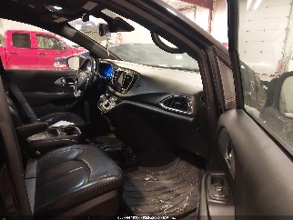 2019 Chrysler Pacifica, VIN 2C4RC1BG9KR681802. Фото 5 з 6 з аукціону IAAI. Каталог авто зі США OpenDataCar.