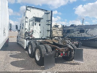 2014 Freightliner Cascadia 125, VIN 3AKJGLD53ESFX2869. Фото 3 з 6 з аукціону IAAI. Каталог авто зі США OpenDataCar.