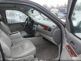 2011 Chevrolet Suburban 1500, VIN 1GNSCJE03BR110920. Фото 5 з 6 з аукціону IAAI. Каталог авто зі США OpenDataCar.