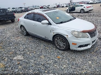 2011 Suzuki Kizashi, VIN JS2RF9A84B6110375. Zdjęcie 5 z 6 z aukcji IAAI. Katalog aut z USA OpenDataCar.