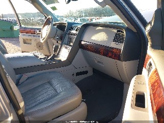 2004 Lincoln Navigator, VIN 5LMFU28R04LJ39524. Фото 5 з 6 з аукціону IAAI. Каталог авто зі США OpenDataCar.