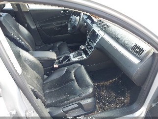 2010 Volkswagen Passat, VIN WVWJM7AN8AE099392. Фото 5 з 6 з аукціону IAAI. Каталог авто зі США OpenDataCar.