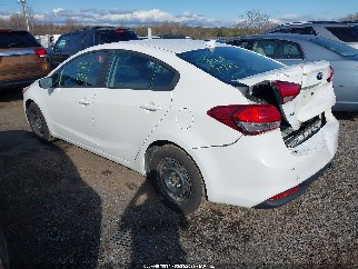 2017 Kia Forte, VIN 3KPFK4A79HE112709. Фото 3 з 6 з аукціону IAAI. Каталог авто зі США OpenDataCar.