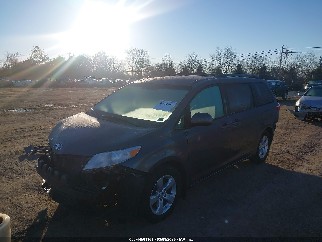 2017 Toyota Sienna, VIN 5TDKZ3DC7HS896004. Фото 2 з 6 з аукціону IAAI. Каталог авто зі США OpenDataCar.