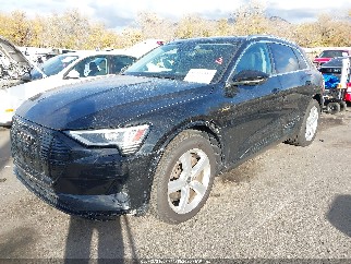 2019 Audi e-tron, VIN WA1LAAGE3KB022464. Фото 2 из 6 с аукциона IAAI. Каталог авто из США OpenDataCar.