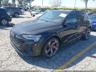 2024 Audi SQ8, VIN WA16CBGE7RB035127. Фото 2 из 6 с аукциона IAAI. Каталог авто из США OpenDataCar.