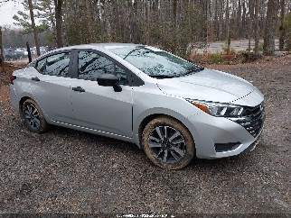 2024 Nissan Versa, VIN 3N1CN8DV4RL872039. Фото 1 з 6 з аукціону IAAI. Каталог авто зі США OpenDataCar.