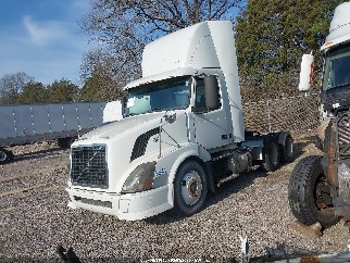 2005 Volvo VN, VIN 4V4NC9GH35N398106. Фото 2 з 6 з аукціону IAAI. Каталог авто зі США OpenDataCar.