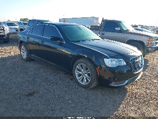 2019 Chrysler 300, VIN 2C3CCAAGXKH693815. Фото 1 з 6 з аукціону IAAI. Каталог авто зі США OpenDataCar.