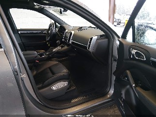 2016 Porsche Cayenne, VIN WP1AA2A26GKA37015. Фото 5 з 6 з аукціону IAAI. Каталог авто зі США OpenDataCar.