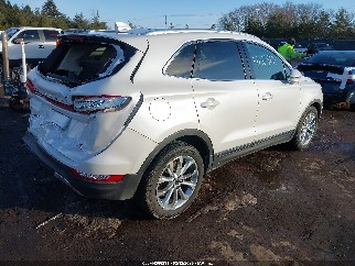 2015 Lincoln MKC, VIN 5LMCJ1A93FUJ08894. Фото 4 з 6 з аукціону IAAI. Каталог авто зі США OpenDataCar.