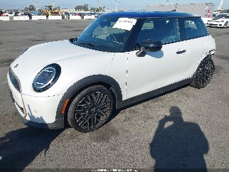 2025 Mini Hardtop, VIN WMW13GD00S2W45606. Фото 2 з 6 з аукціону IAAI. Каталог авто зі США OpenDataCar.