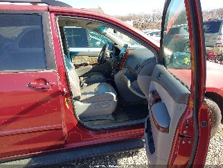 2010 Toyota Sienna, VIN 5TDKK4CC9AS335899. Photo 5 of 6 from IAAI auction. OpenDataCar US salvage catalog.