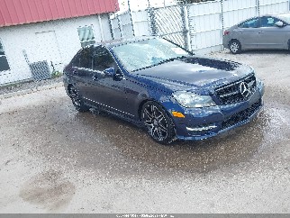 2013 Mercedes-benz C-Class, VIN WDDGF8AB6DR242097. Фото 1 з 6 з аукціону IAAI. Каталог авто зі США OpenDataCar.