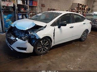 2024 Nissan Versa, VIN 3N1CN8DV4RL923796. Фото 2 з 6 з аукціону IAAI. Каталог авто зі США OpenDataCar.