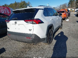 2020 Toyota RAV4, VIN 2T3P1RFV6LW098907. Zdjęcie 4 z 6 z aukcji IAAI. Katalog aut z USA OpenDataCar.