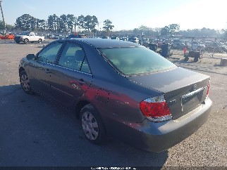2005 Toyota Camry, VIN 4T1BE32K65U561213. Zdjęcie 3 z 6 z aukcji IAAI. Katalog aut z USA OpenDataCar.
