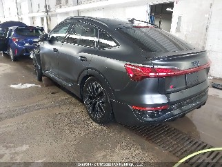 2024 Audi Q8, VIN WA1BABGE2RB013783. Фото 3 з 6 з аукціону IAAI. Каталог авто зі США OpenDataCar.