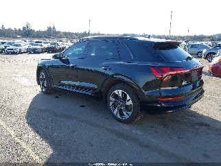 2022 Audi e-tron, VIN WA1AAAGE1NB005657. Фото 3 из 6 с аукциона IAAI. Каталог авто из США OpenDataCar.
