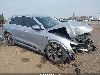 2022 Audi e-tron, VIN WA1AAAGE3NB004672. Фото 1 из 6 с аукциона IAAI. Каталог авто из США OpenDataCar.