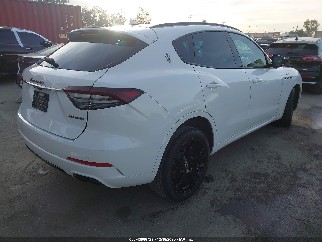 2022 Maserati Levante, VIN ZN661XUA7NX396413. Фото 4 из 6 с аукциона IAAI. Каталог авто из США OpenDataCar.