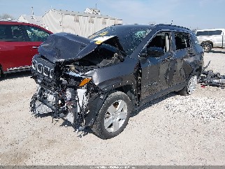 2022 Jeep Compass, VIN 3C4NJDBB3NT135685. Фото 2 з 6 з аукціону IAAI. Каталог авто зі США OpenDataCar.