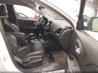 2019 Jeep Cherokee, VIN 1C4PJMBNXKD228157. Фото 5 з 6 з аукціону IAAI. Каталог авто зі США OpenDataCar.