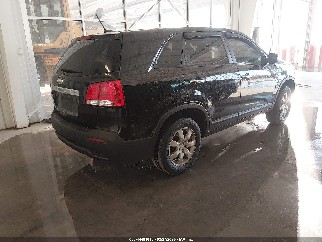 2011 Kia Sorento, VIN 5XYKT3A17BG008943. Фото 4 з 6 з аукціону IAAI. Каталог авто зі США OpenDataCar.