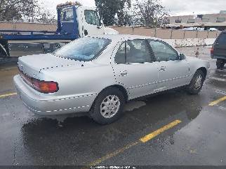 1992 Toyota Camry, VIN JT2SK12E1N0057194. Фото 4 з 6 з аукціону IAAI. Каталог авто зі США OpenDataCar.
