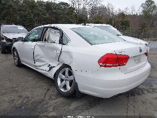 2015 Volkswagen Passat, VIN 1VWBV7A37FC071437. Фото 3 з 6 з аукціону IAAI. Каталог авто зі США OpenDataCar.