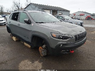 2019 Jeep Cherokee, VIN 1C4PJMBX5KD386231. Фото 1 з 6 з аукціону IAAI. Каталог авто зі США OpenDataCar.