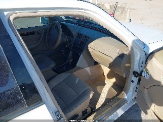 1998 Mercedes-benz C-Class, VIN WDBHA23G3WA605846. Фото 5 з 6 з аукціону IAAI. Каталог авто зі США OpenDataCar.