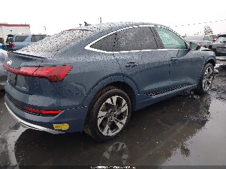 2022 Audi e-tron Sportback, VIN WA12AAGE1NB033320. Фото 4 из 6 с аукциона IAAI. Каталог авто из США OpenDataCar.